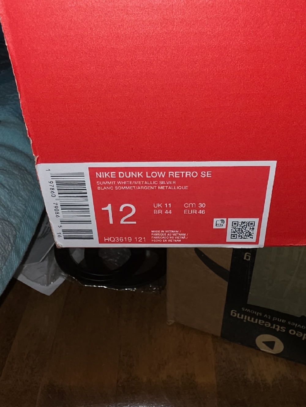Nike Dunk Low Retro SE in Summit White and Metallic Silver - Picture 2 of 12
